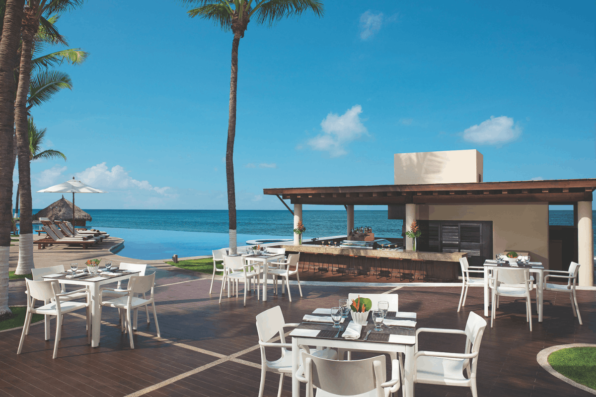 Restaurante Oasis frente al mar en Krystal Grand Nuevo Vallarta.